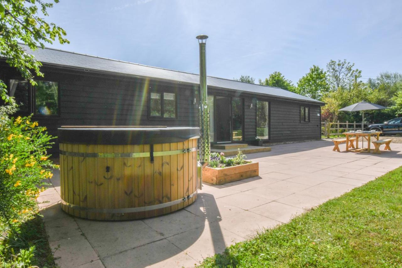 The Piglets Villa Woodbridge Ngoại thất bức ảnh